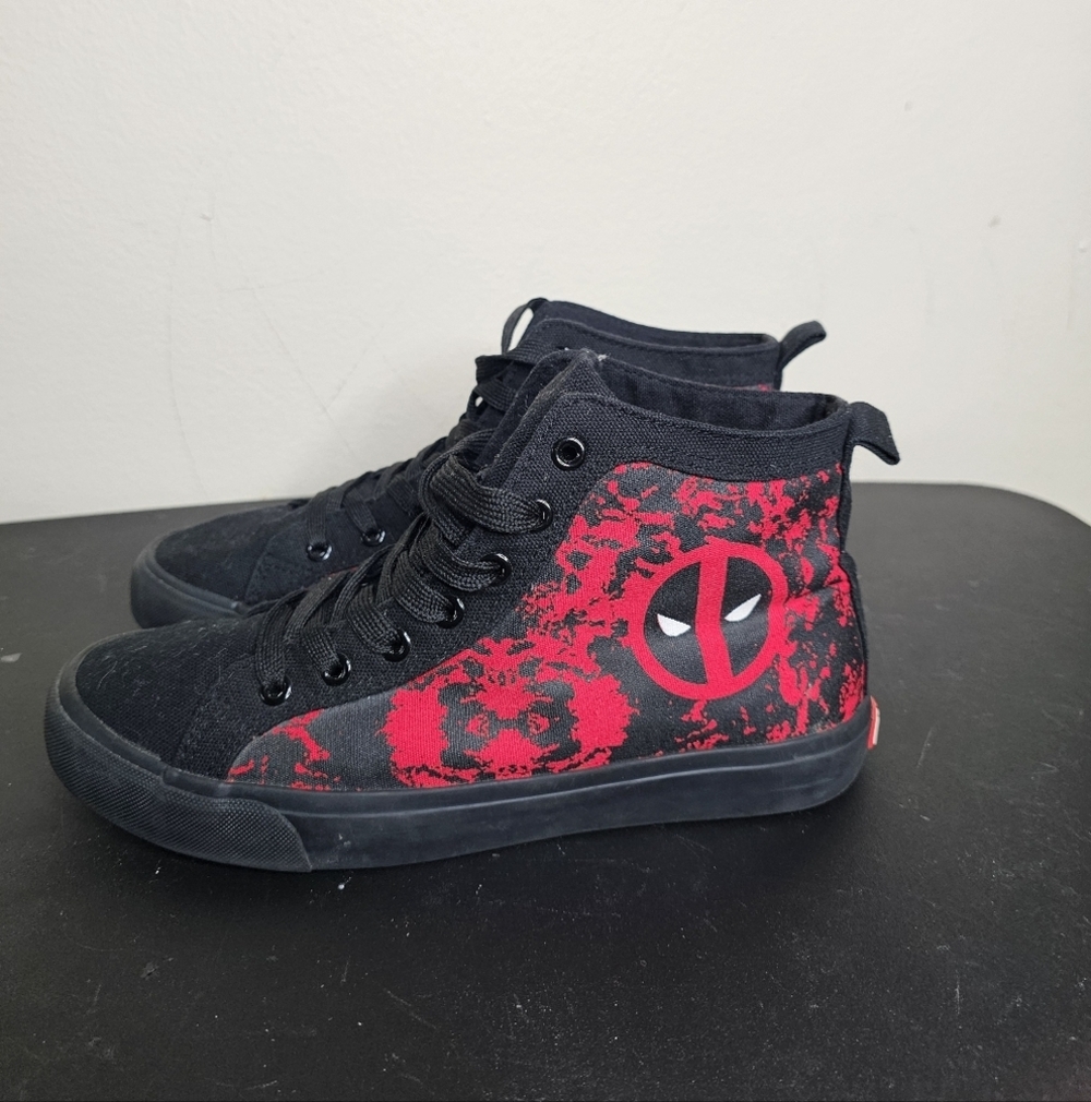 Disney Men's Deadpool High Top Sneaker, Black Size 8